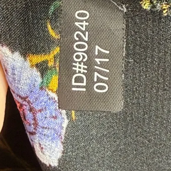 Express The Portofino Shirt Slim Fit Floral Long Sleeve Blouse Black Red Small - Picture 13 of 13